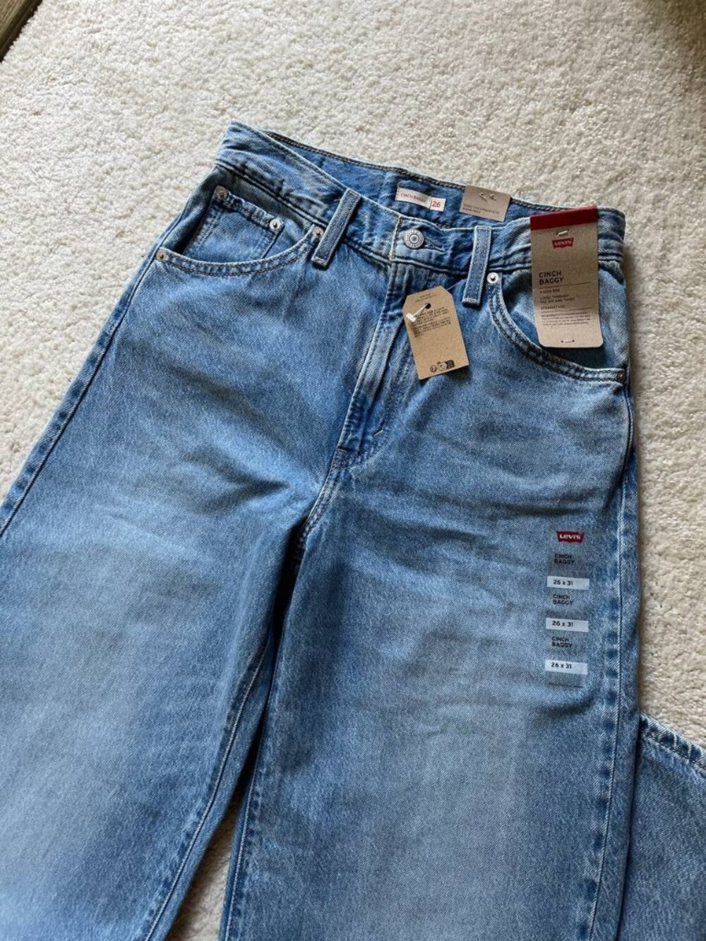 NWT Levi's Cinch Baggy High Rise Women's Jeans Size 26/31 - Picture 2 of 13